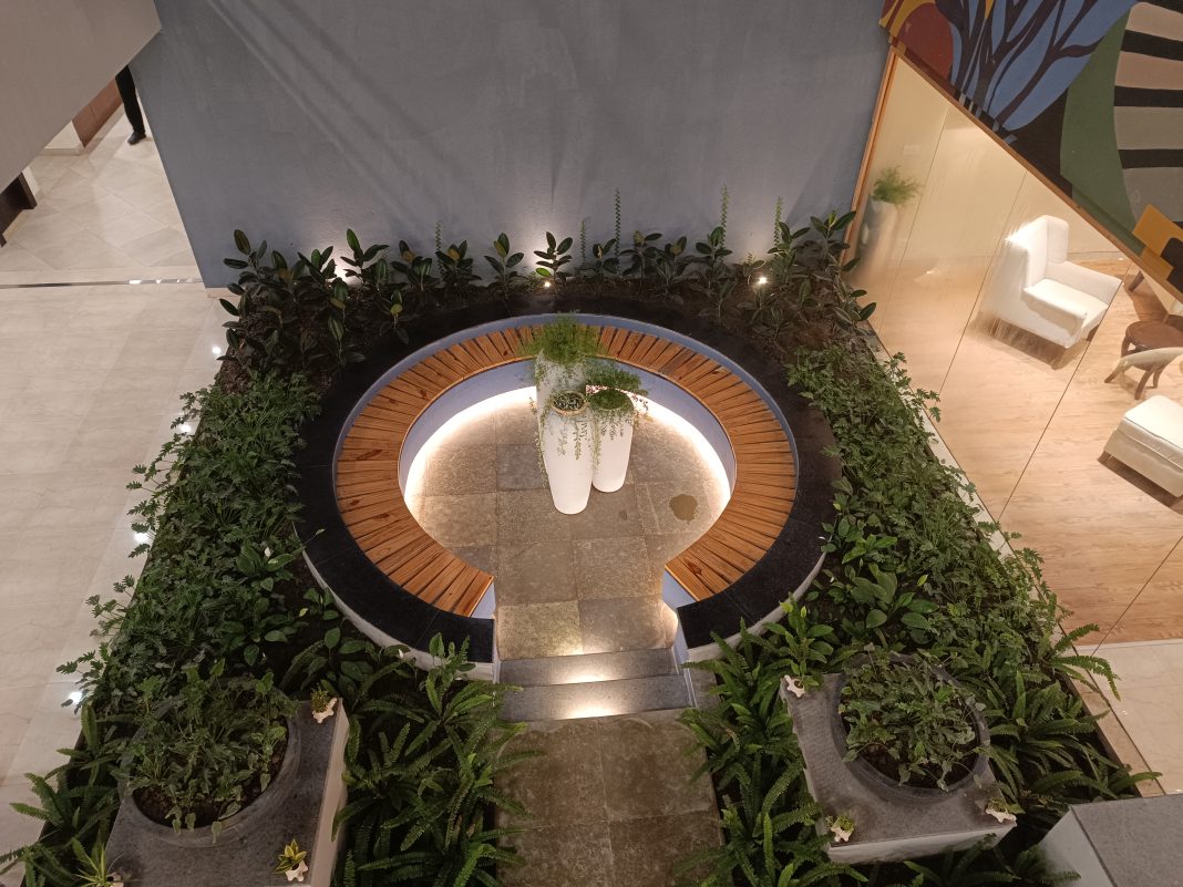 luxury old age home in Kolkata